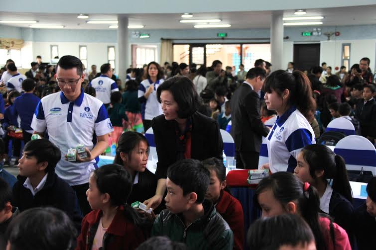 Vinamilk[-]và[-]Quỹ[-]sữa[-]Việt[-]Nam[-]đếb[-]với[-]trẻ[-]em[-]Lâm[-]Đồng